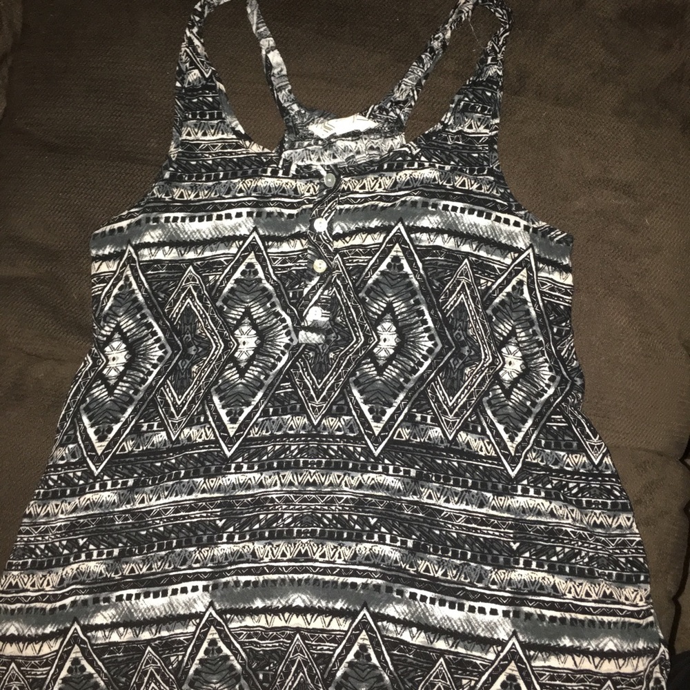 Aztec pattern tank
