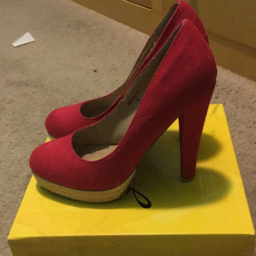 Size 7 Red Pumps