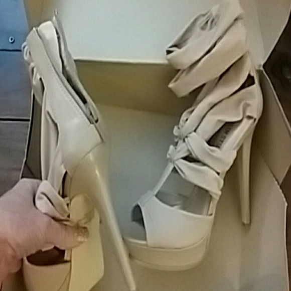 *COLIN STUART TAUPE SHEER FABRIC PUMPS - Picture 4 of 4