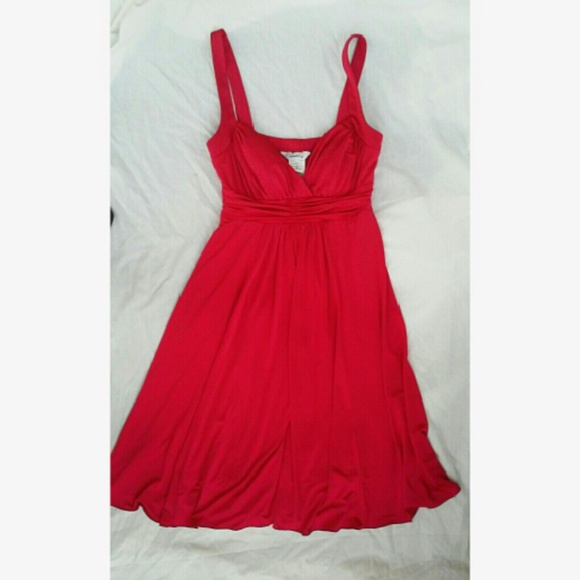 Red Dress - Picture 4 of 4