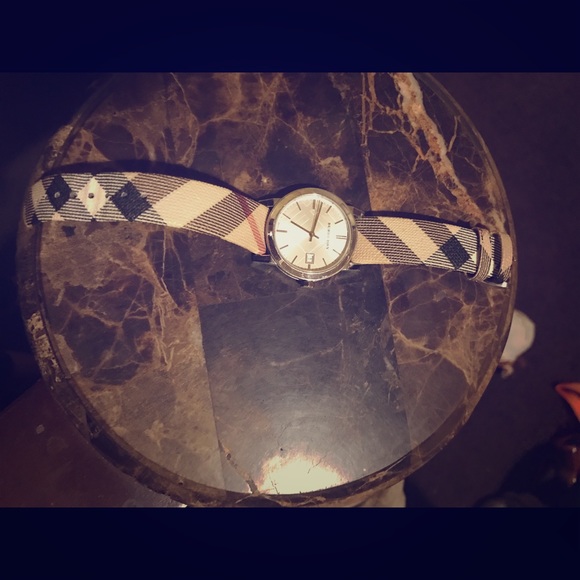 Burberry watch - Picture 1 of 4