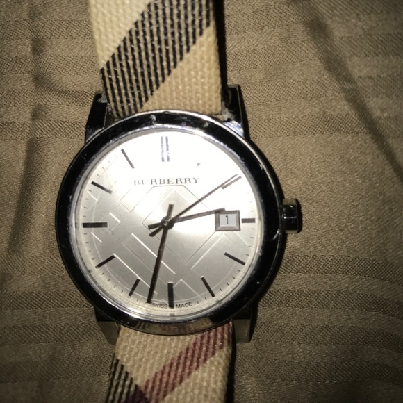 Burberry watch - Picture 2 of 4