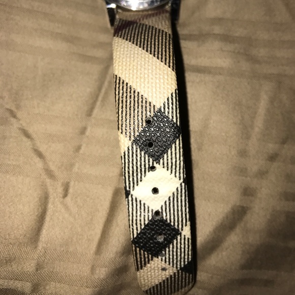 Burberry watch - Picture 3 of 4