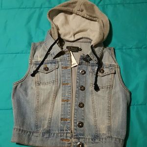 NWT Cute jean vest with hood