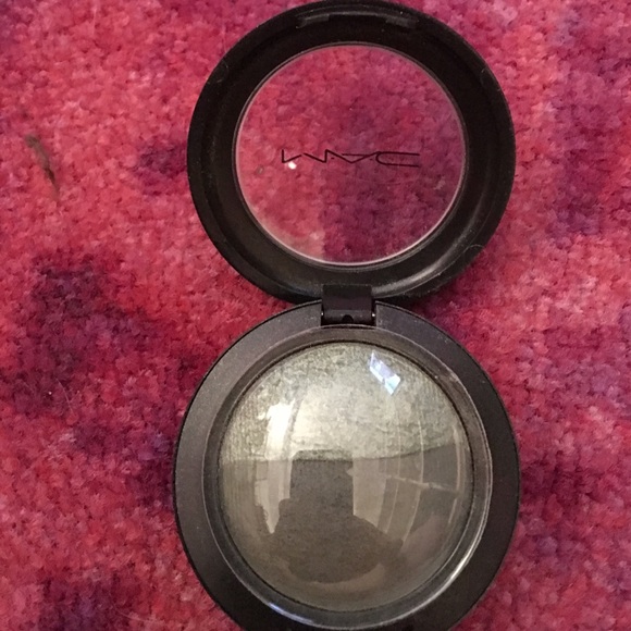 MAC Cosmetics Eyeshadow - mineralize - NEVER Used - Picture 2 of 3