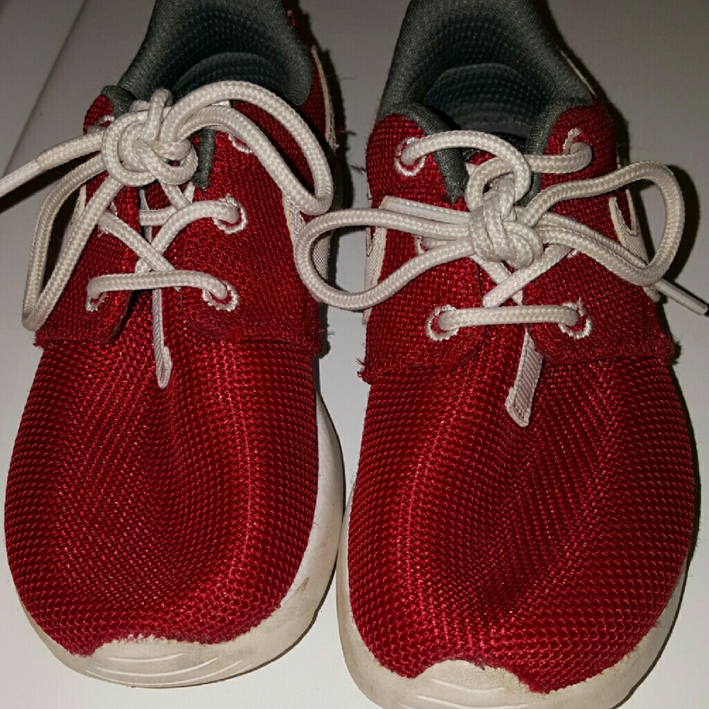 Kids Nike Roshe Red Sneakers size 11C