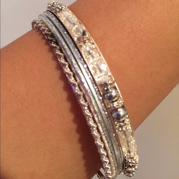 Beautiful Bead Bangle Bracelet Set of 4 ✨ - Picture 2 of 2