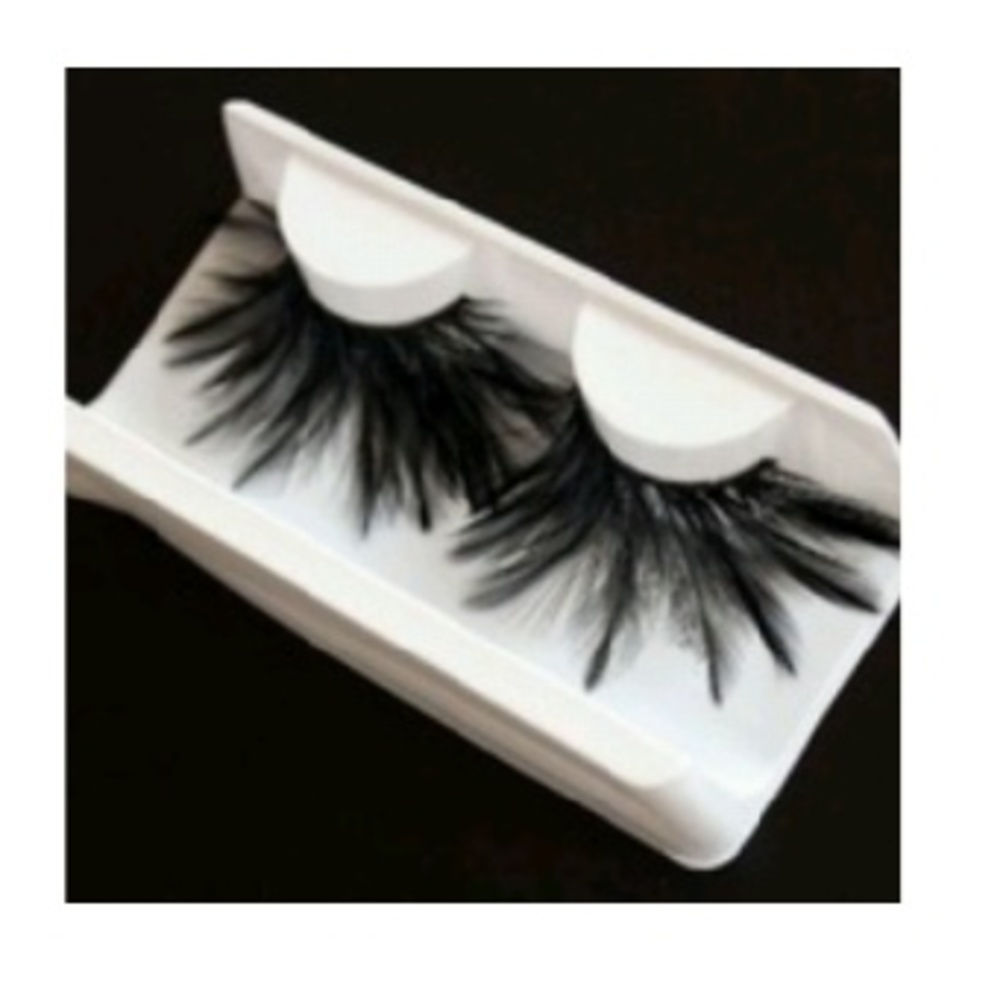Faux feathers long black eyelashes