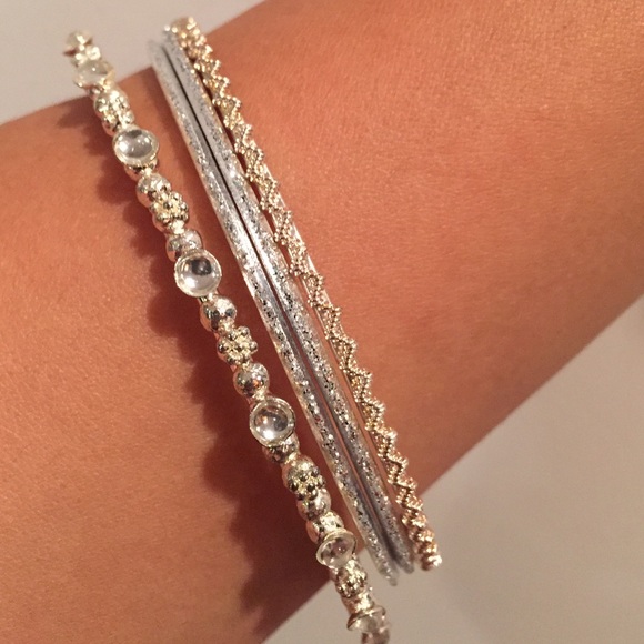 Beautiful Bead Bangle Bracelet Set of 4 ✨ - Picture 2 of 2