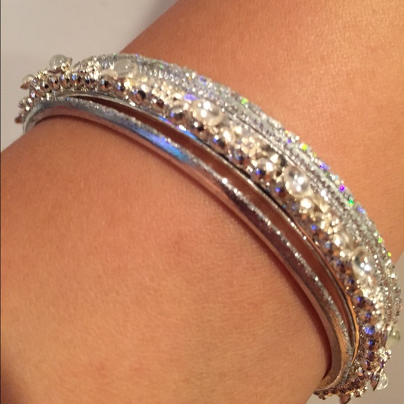 Beautiful Bead Bangle Bracelet Set of 4 ✨ - Picture 2 of 2