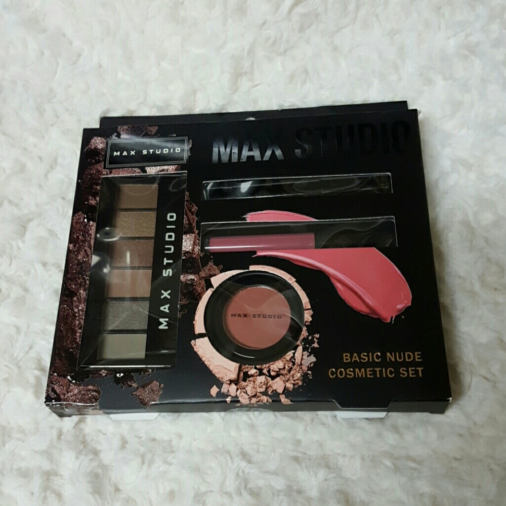 Max Studio Basic Nude Cosmetic Set New