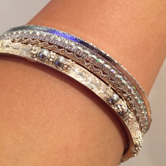 Beautiful Bead Bangle Bracelet Set of 4 ✨ - Picture 2 of 2