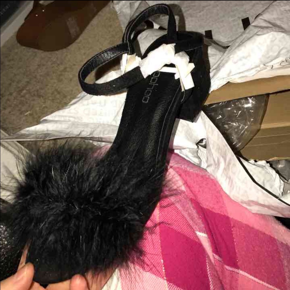 Chunky heel fuzzy sandals