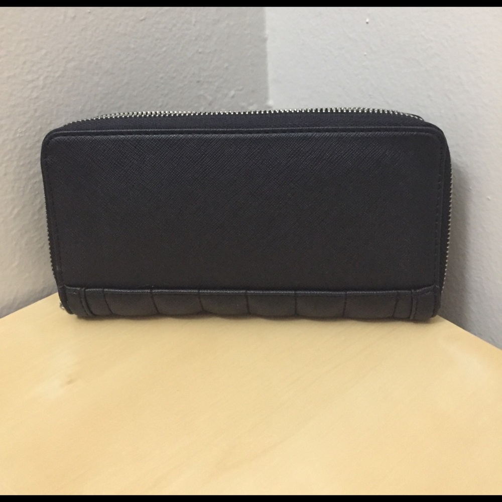 💎Guess Wallet 💎 - Picture 2 of 3