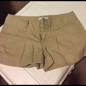 Express khaki cuff shorts size 6