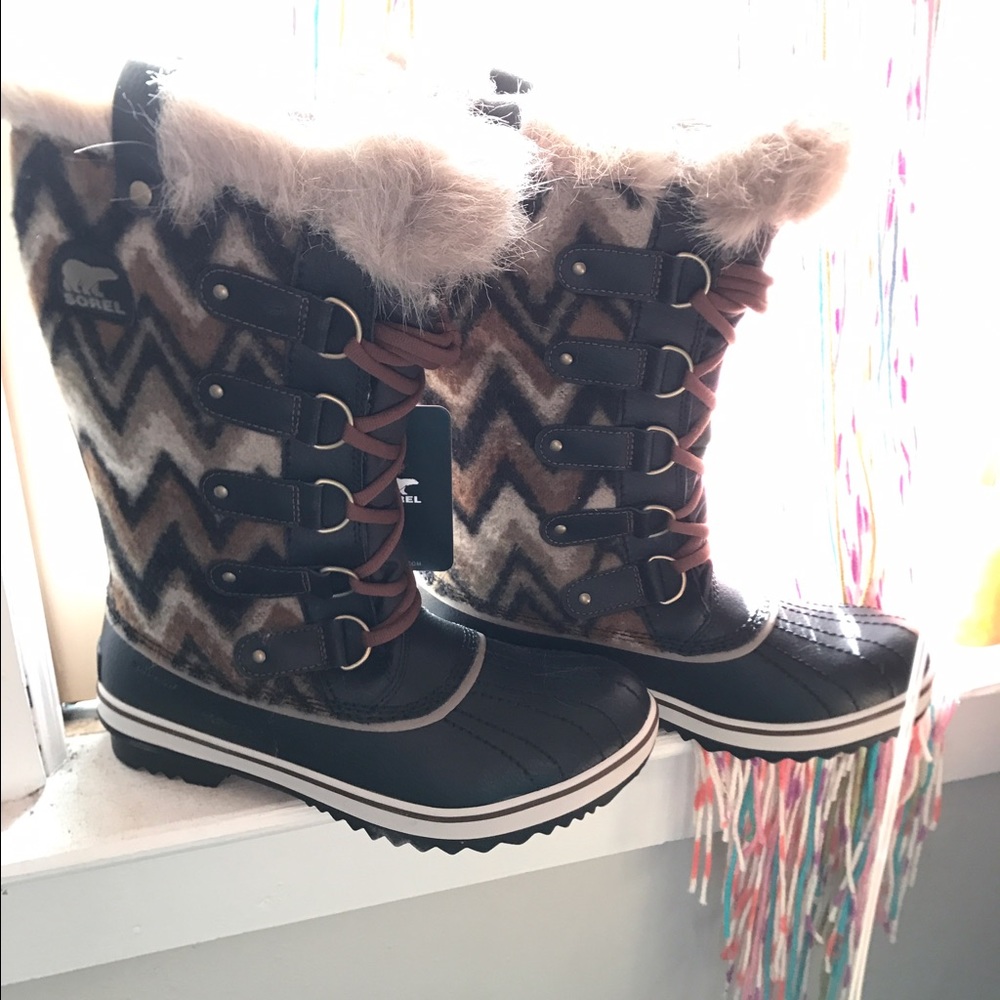 Waterproof sorel snow boots