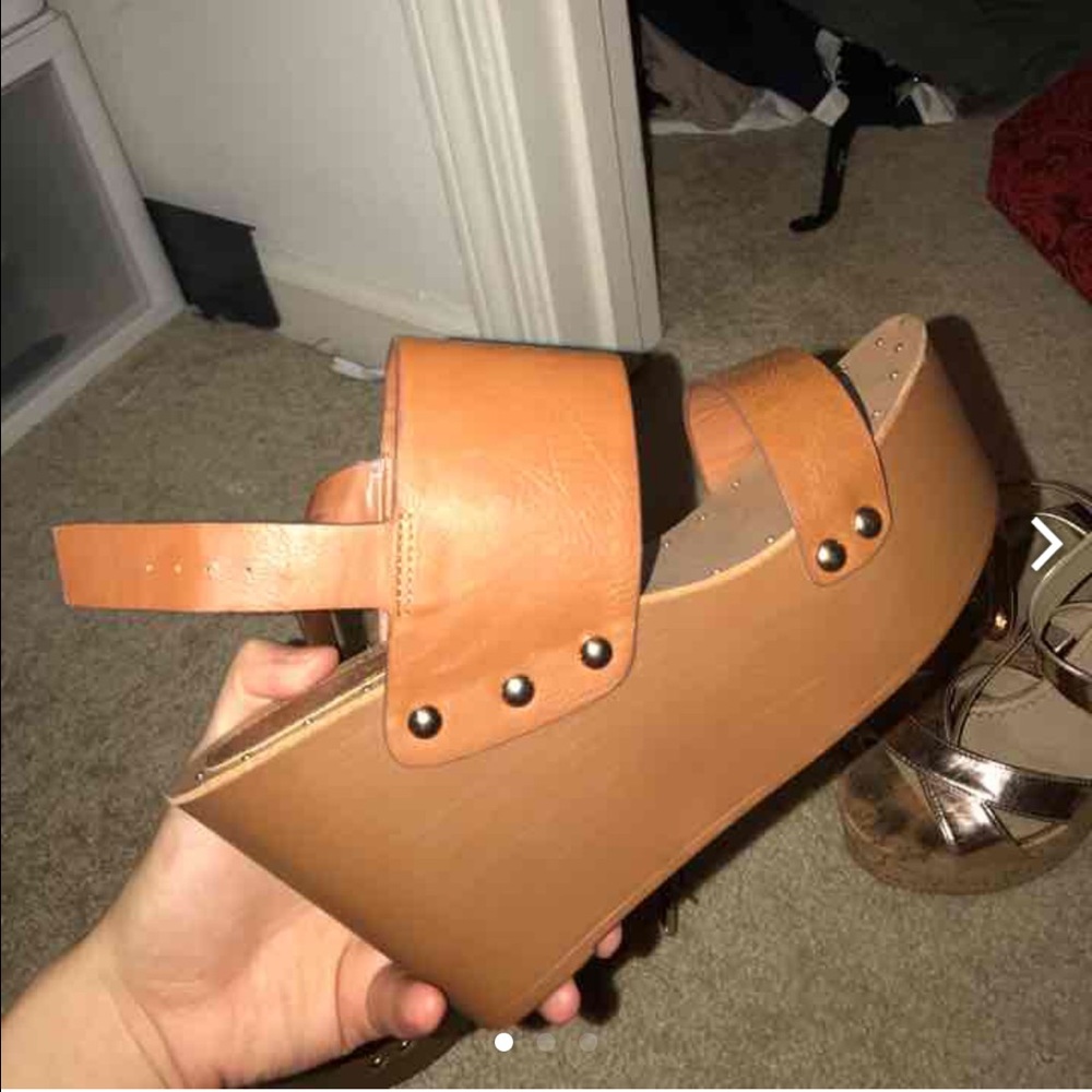 Camel Wedges