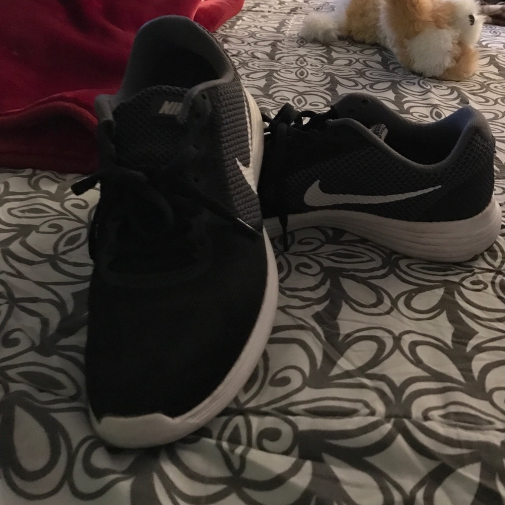 Nikes shoes 1 hr sale 28
