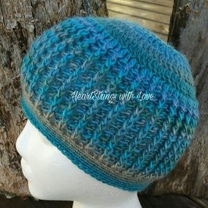 Ribbed Messy Bun Hat