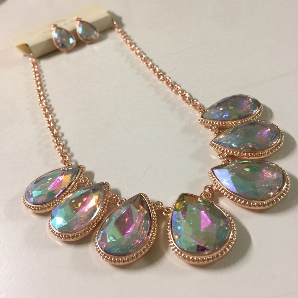 NWT Mermaid Sparkly Statement Necklace Set