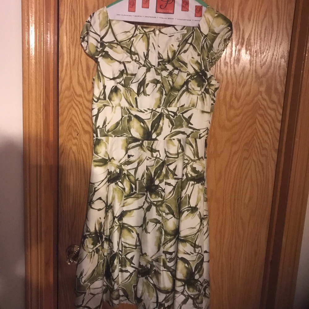 Worn twice size 4 banana republic floral print