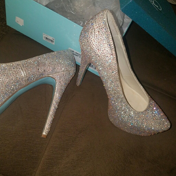 Shoes - Picture 2 of 3