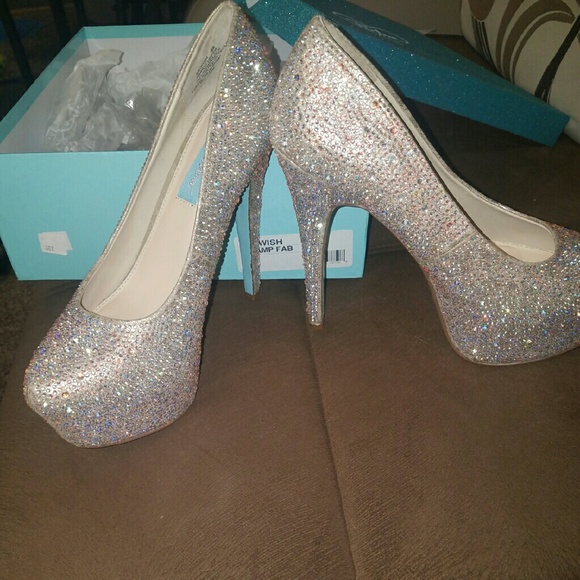 Shoes - Picture 3 of 3