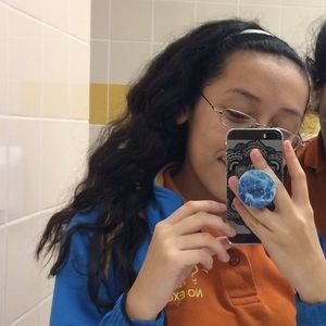 Meet your Posher, Abril