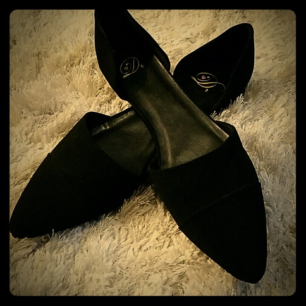 Women's black suede flats