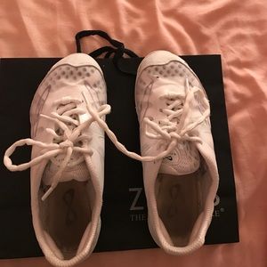 nfinity vengeance ( cheer shoes ) cheerleading