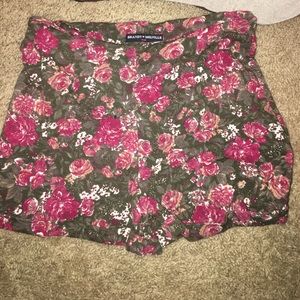 Small floral brandy Melville shorts