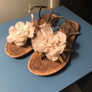 CLOSET CLEAROUT SUPER CUTE flowered cork sandals