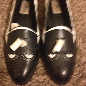 Men's dressy black and white shoe