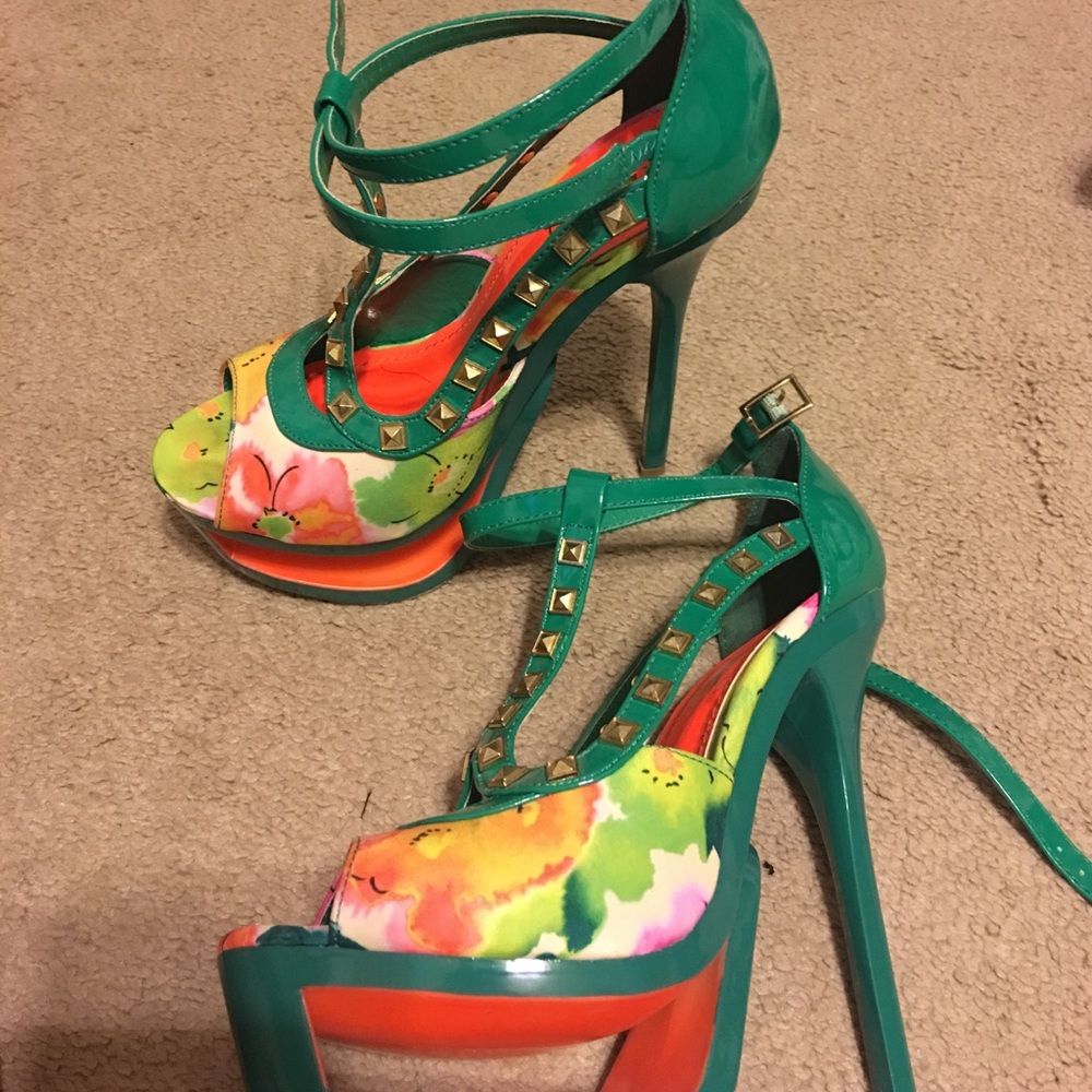 Multicolored heels