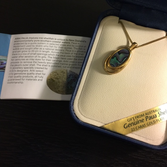 Ariki framed oval pendant - Picture 3 of 3