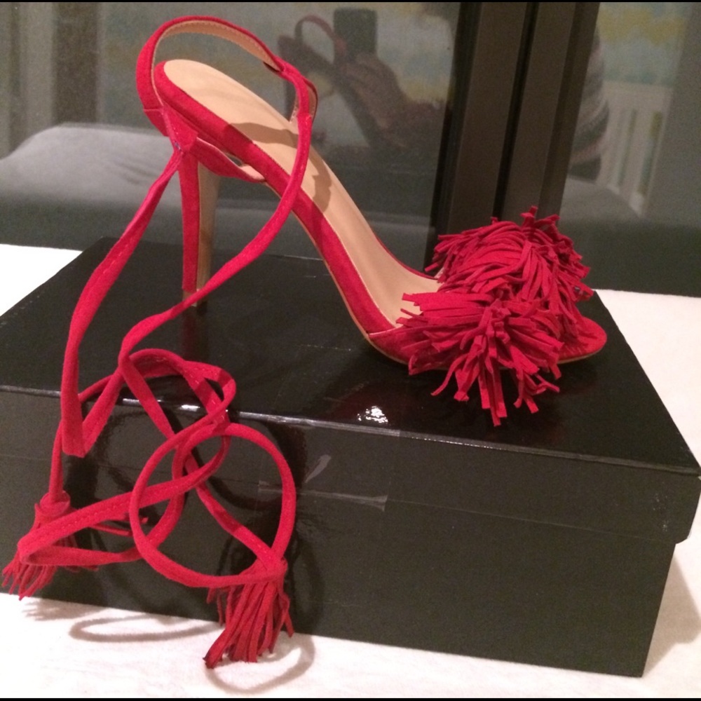 size 37 woman's suede red sandal