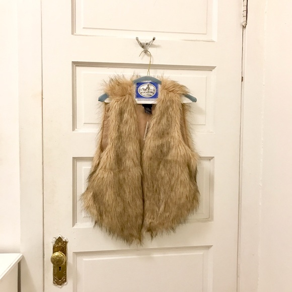 faux fur vest - Picture 1 of 1