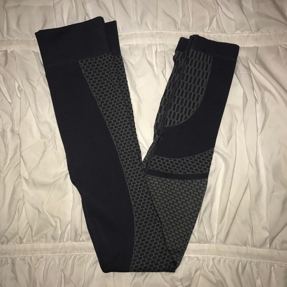 🎀Lululemon All About That Base Tight🎀 - Picture 3 of 3