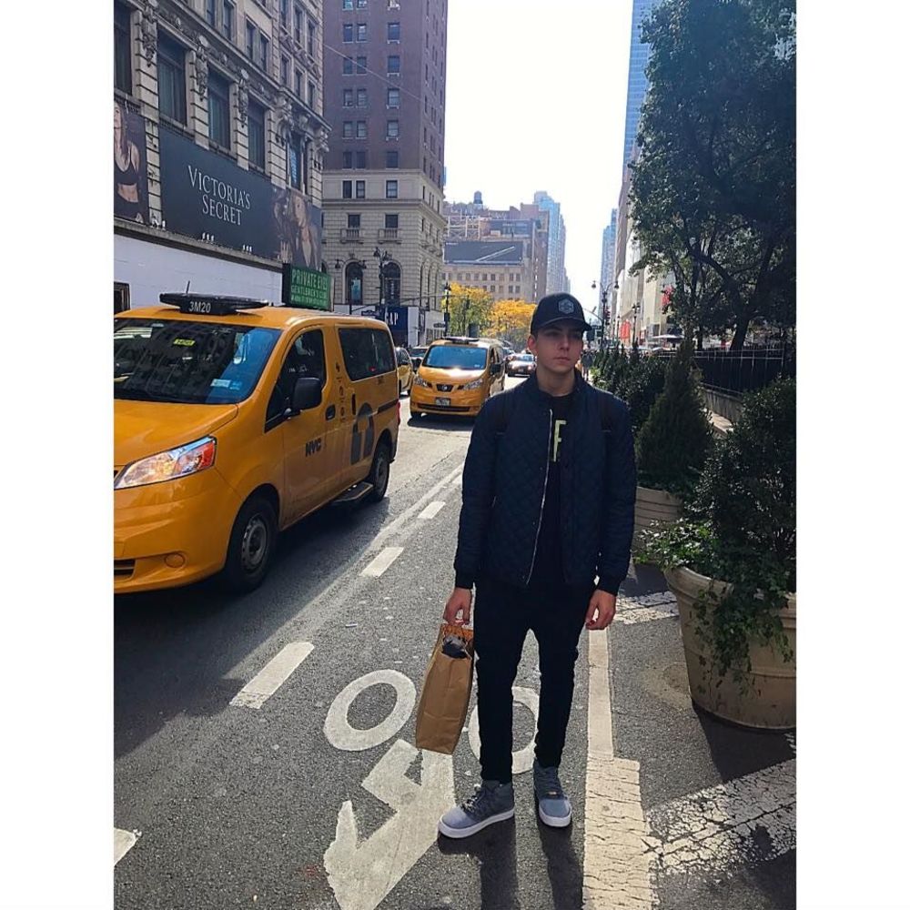 Meet your Posher, Lawrence