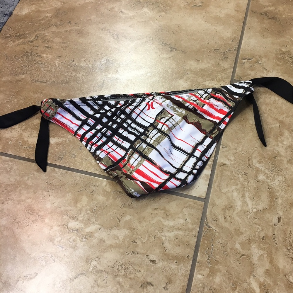 Never worn Hurley bikini bottom.