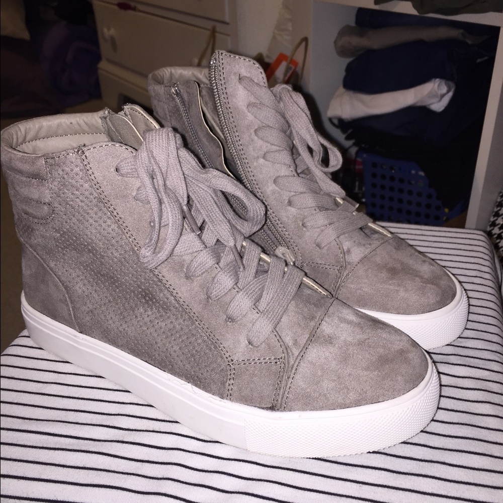 Grey zip up tennis shoes. Steve Madden