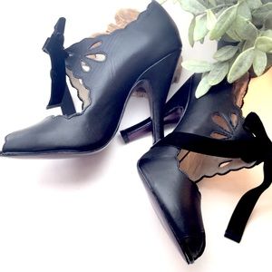 NWOT Mojo Moxi 'Barbie' Cutout Pumps