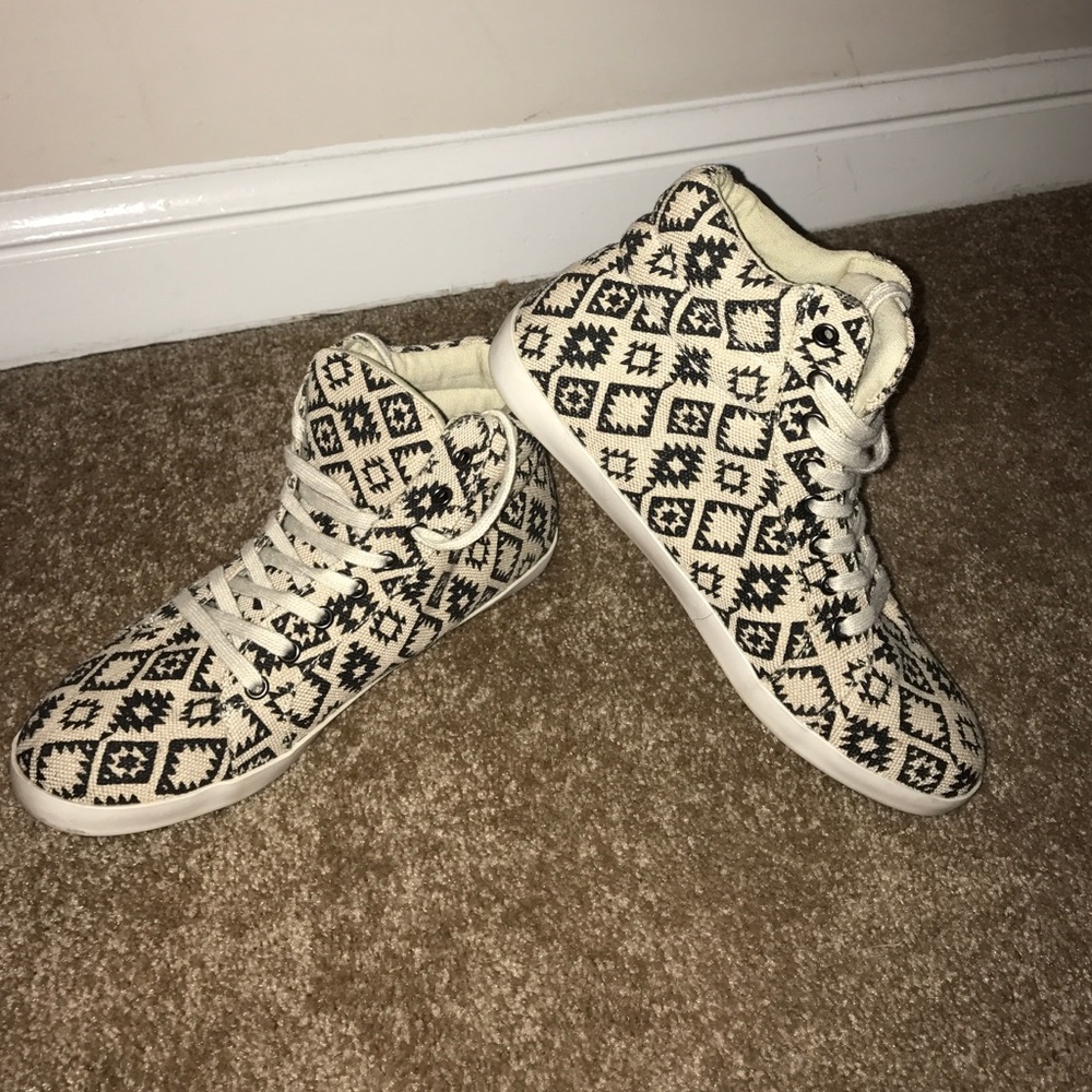 Aztec print tennis shoes