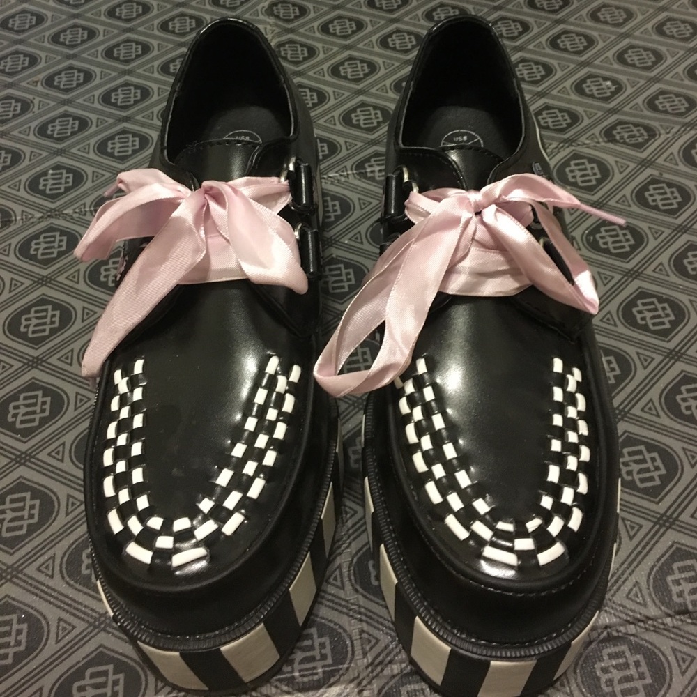 HELLO KITTY platform shoes!