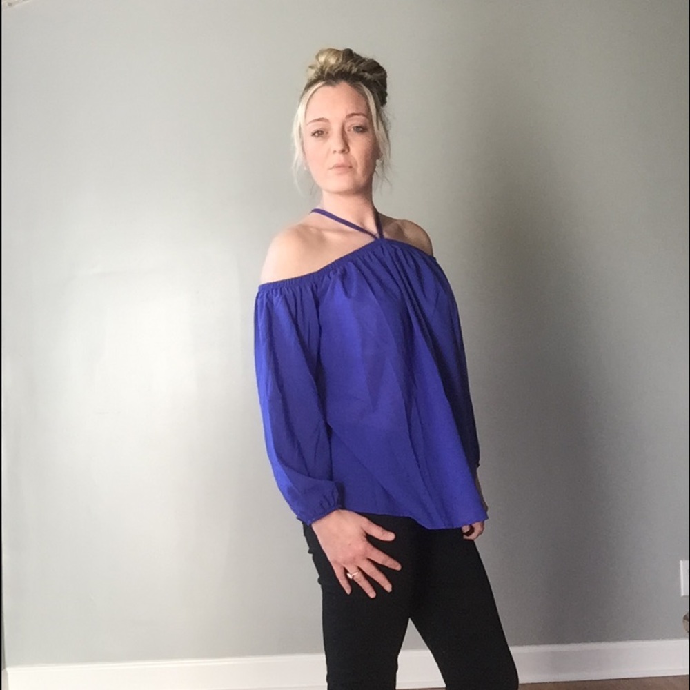 Cold Shoulder Top - Picture 4 of 8