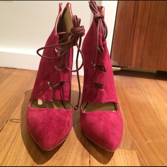 Cranberry suede booties - Picture 2 of 4