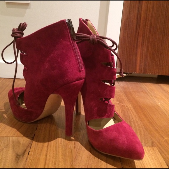 Cranberry suede booties - Picture 4 of 4