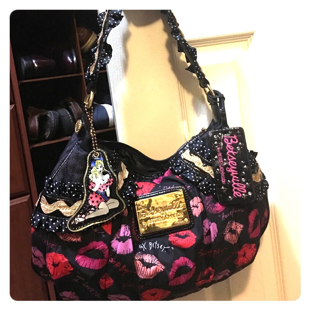 Betsey Johnson kisses purse
