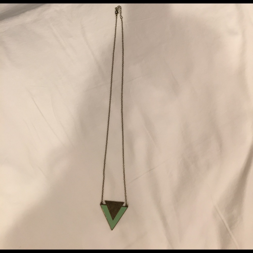 NWOT!! Arrow pendant necklace