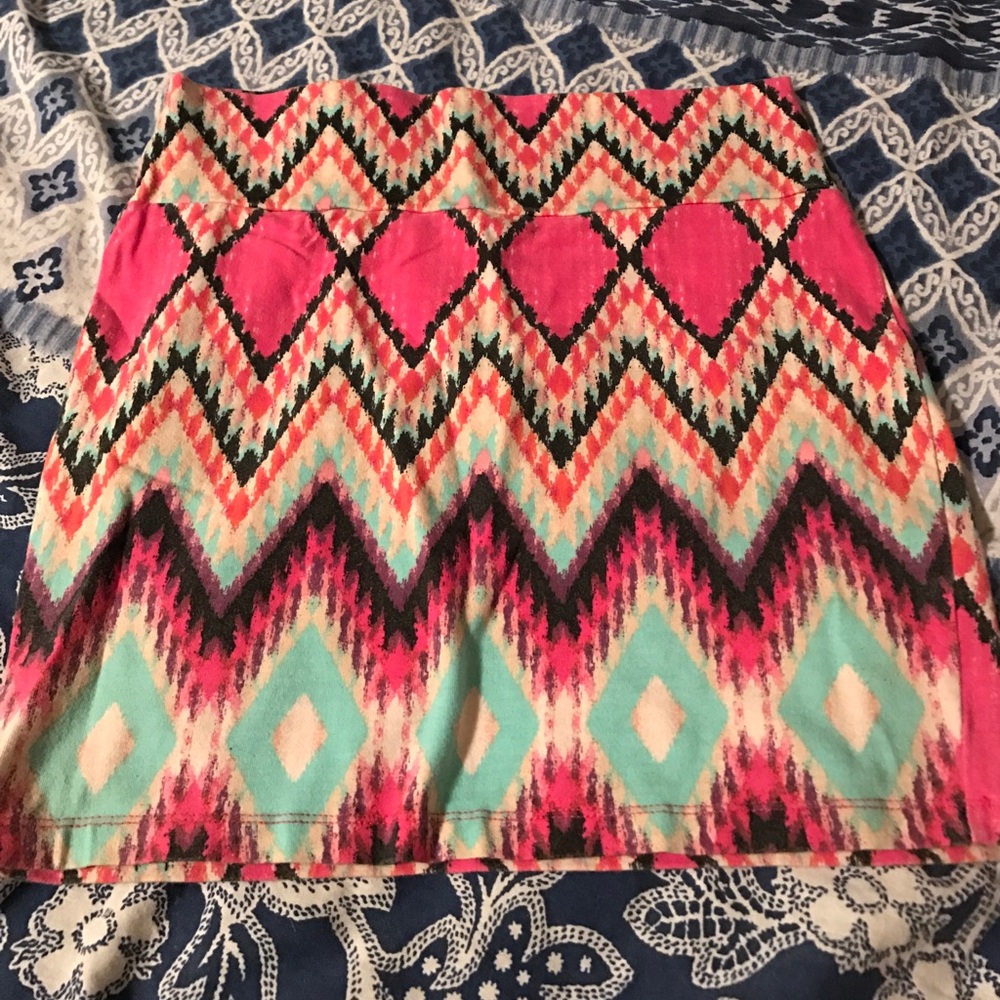 Multi colored Aztec print skirt 🎀